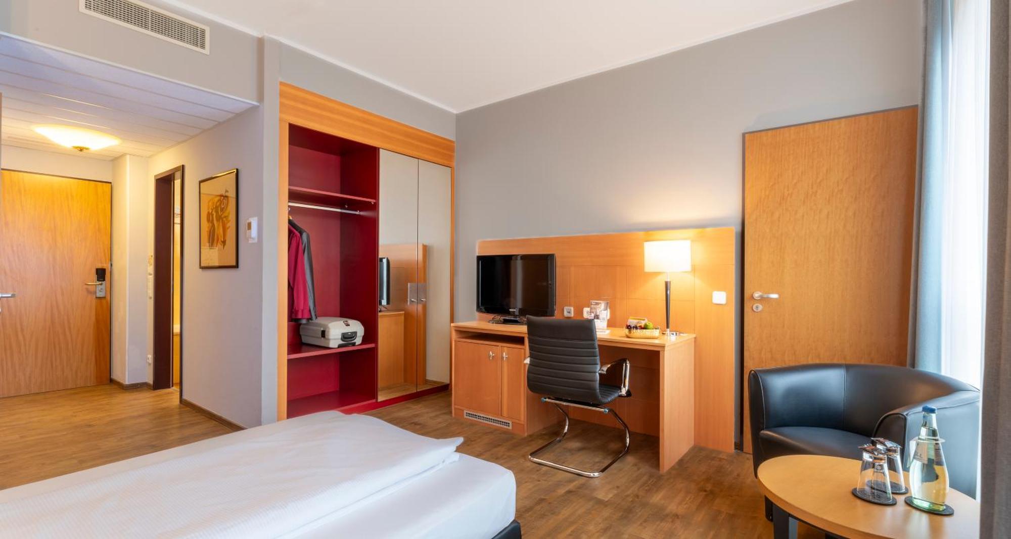 Plaza Premium Koeln Hotel ภายนอก รูปภาพ