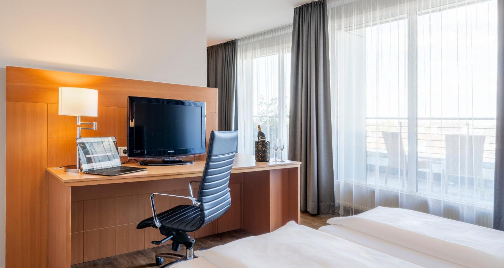 Plaza Premium Koeln Hotel ภายนอก รูปภาพ