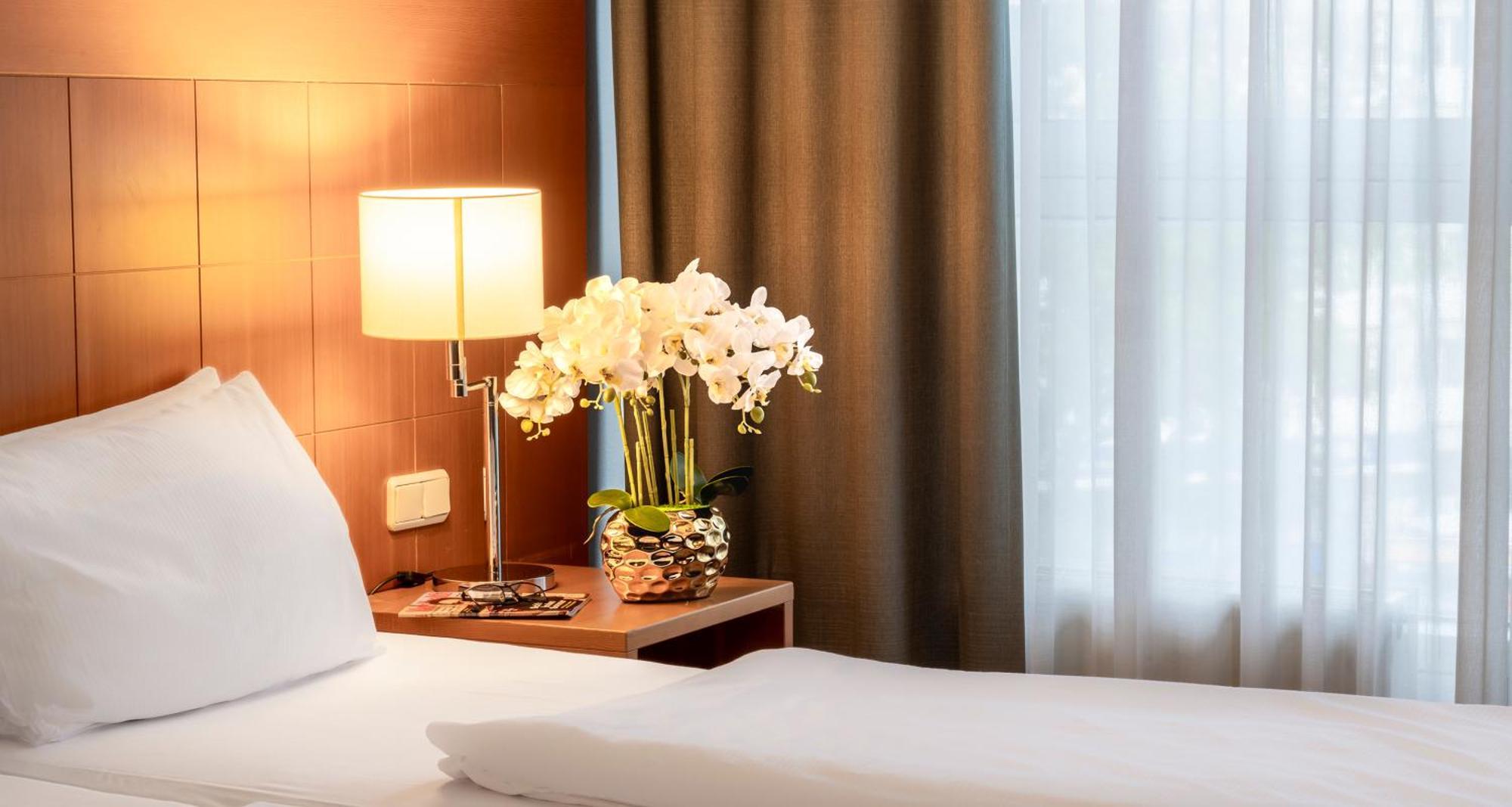 Plaza Premium Koeln Hotel ภายนอก รูปภาพ