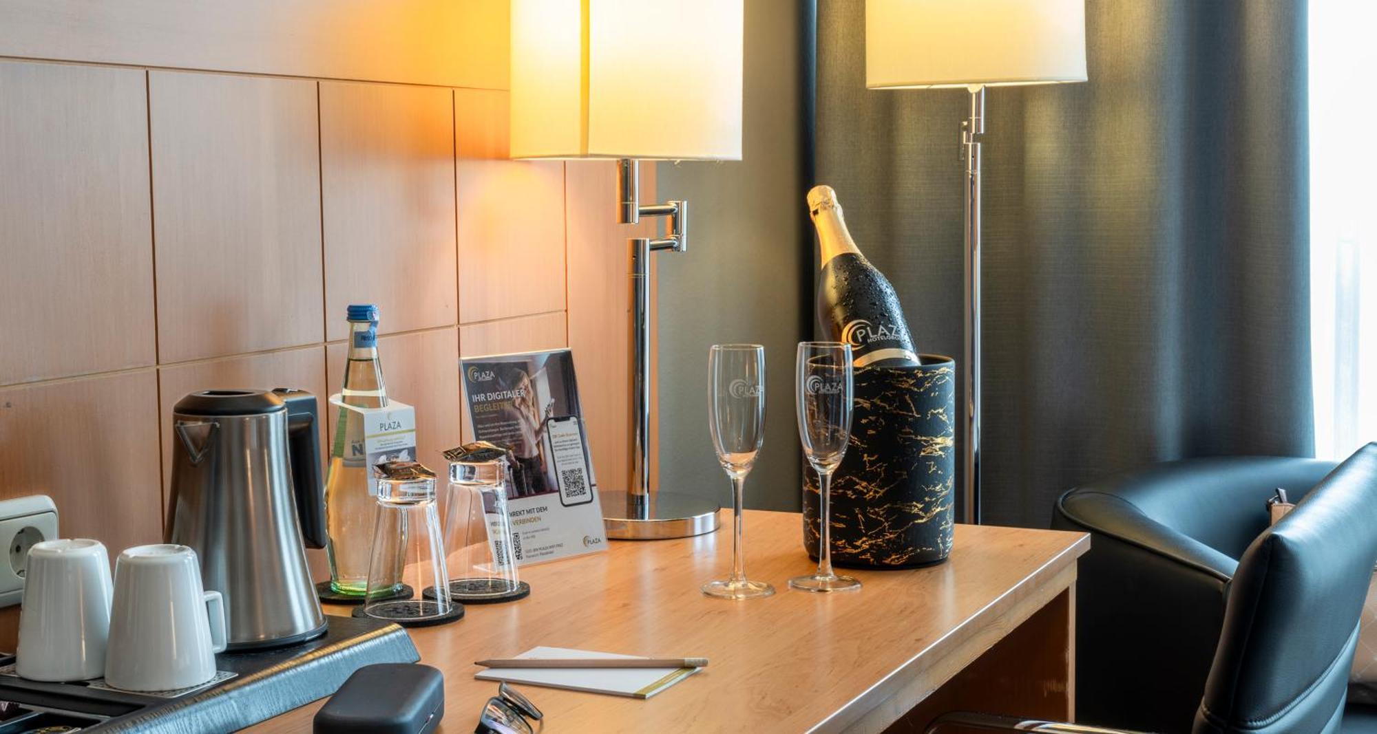 Plaza Premium Koeln Hotel ภายนอก รูปภาพ