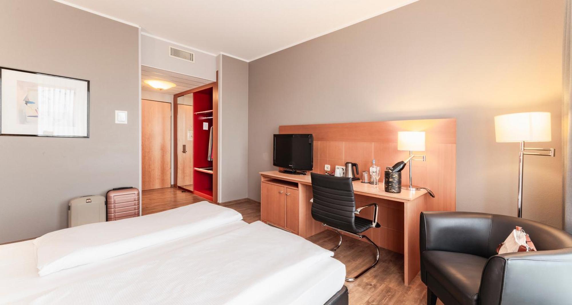 Plaza Premium Koeln Hotel ภายนอก รูปภาพ
