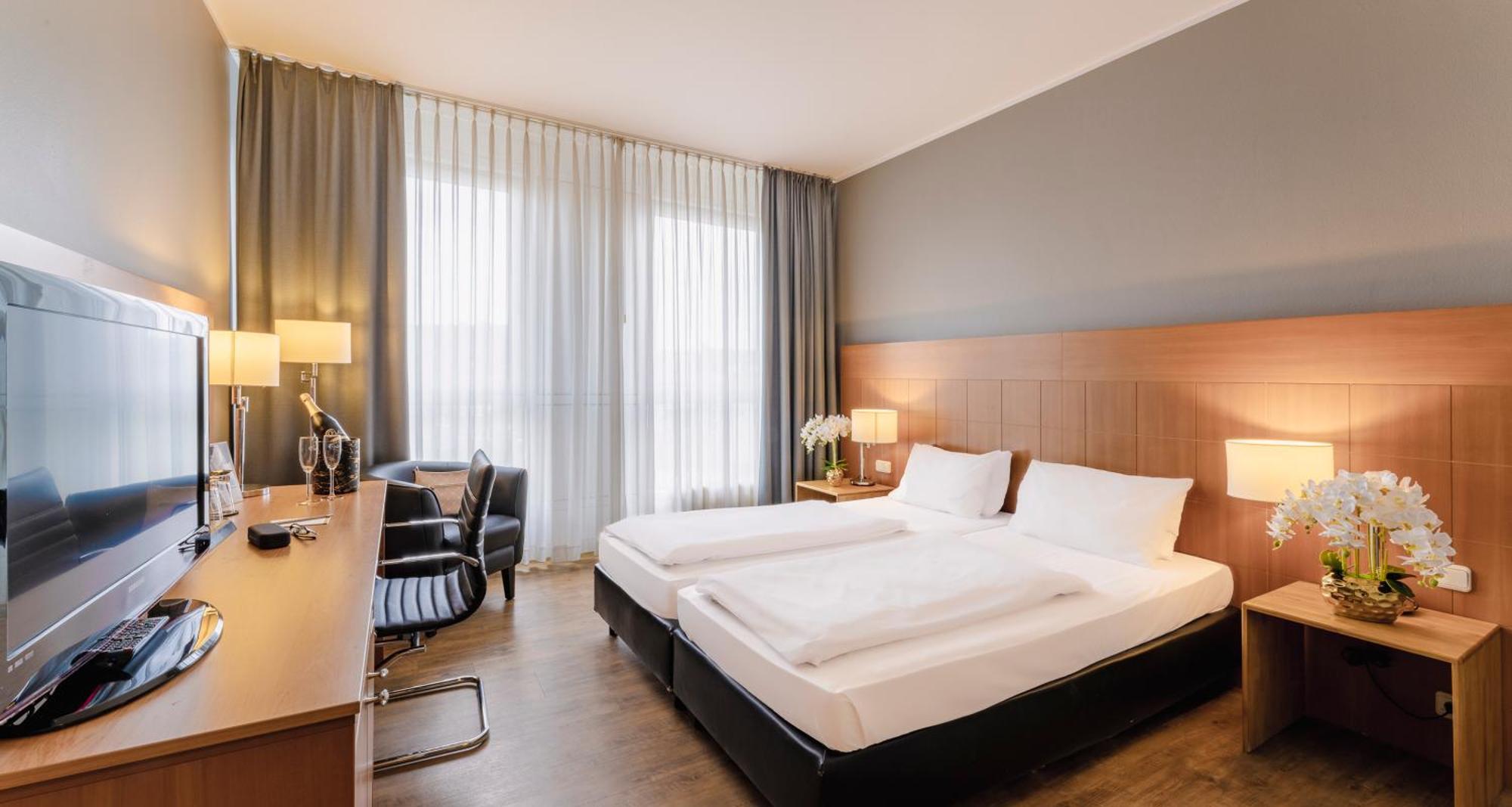 Plaza Premium Koeln Hotel ภายนอก รูปภาพ