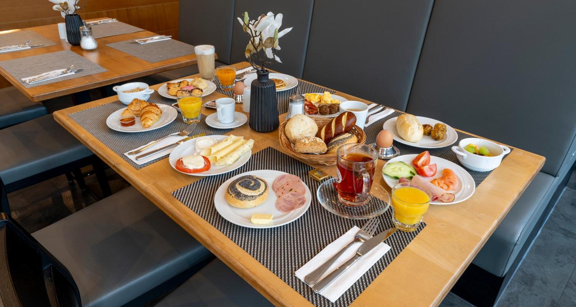 Plaza Premium Koeln Hotel ภายนอก รูปภาพ