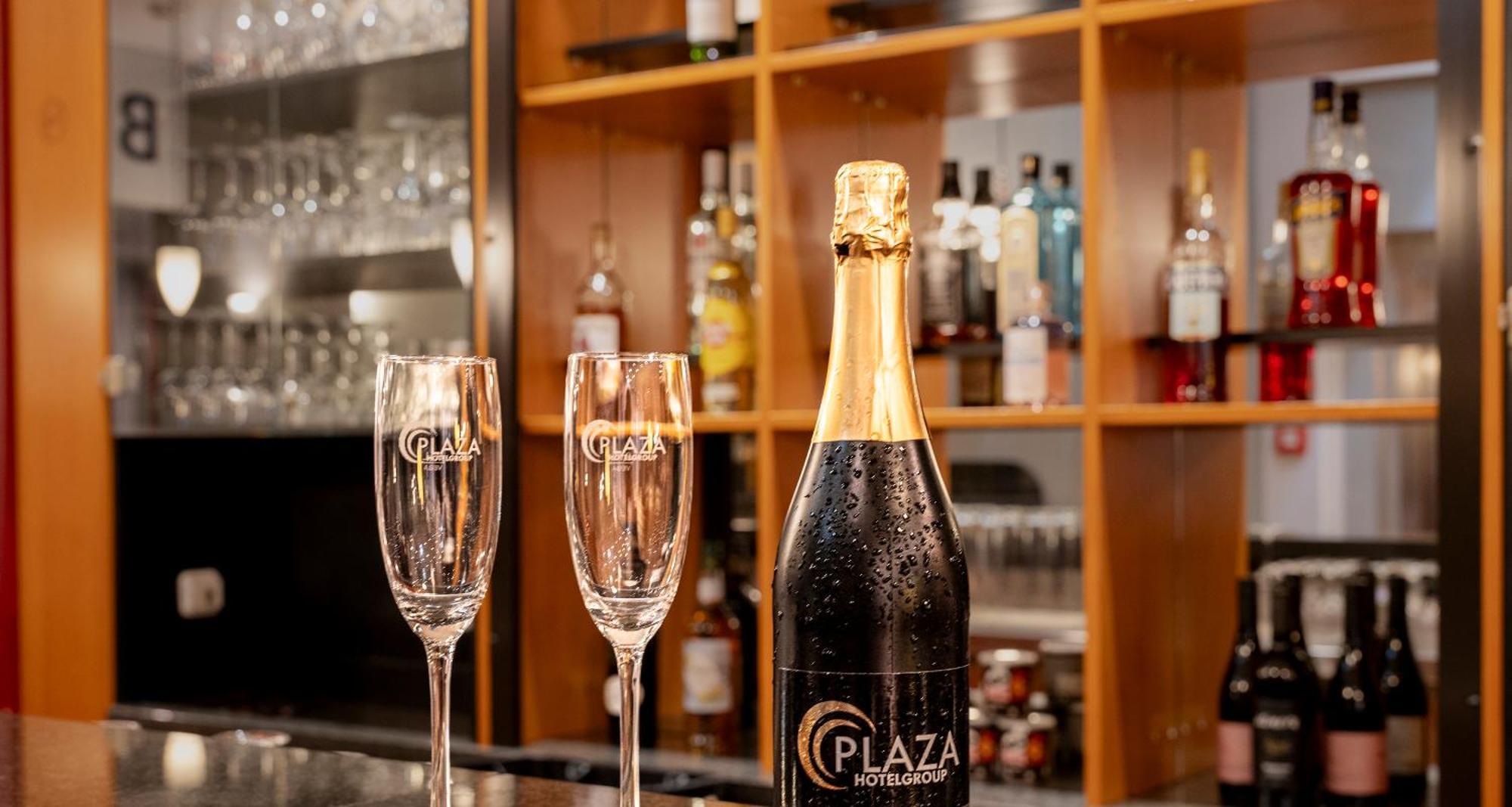 Plaza Premium Koeln Hotel ภายนอก รูปภาพ